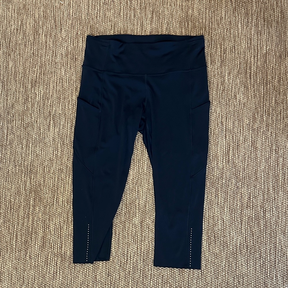 Lululemon Women’a Black Capri Leggings